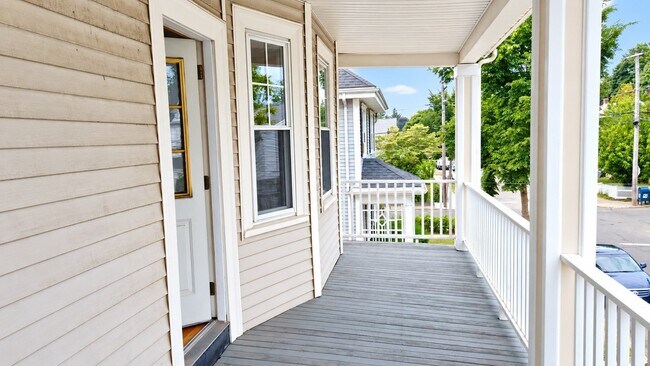 Building Photo - 113 E Elm Ave