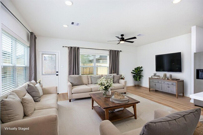 Foto del edificio - 2027 Longmire Villas Ct