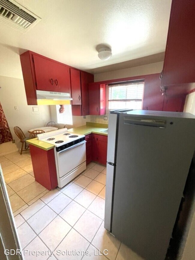 Building Photo - 1 br, 1 bath House - 2530 Veranda NW #C