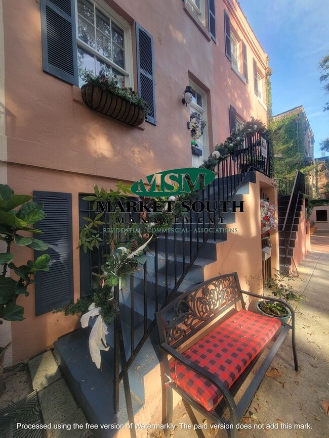 Building Photo - *APPLICATION PENDING!* BEAUTIFUL JONES STREET APARTMENT