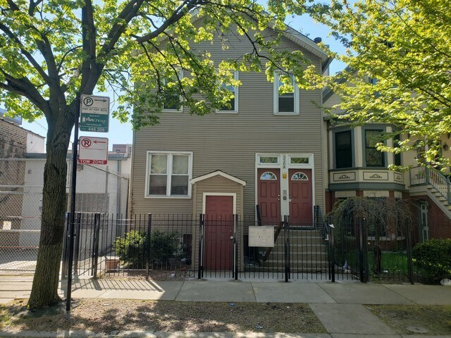 Primary Photo - 3208 N Seminary Ave