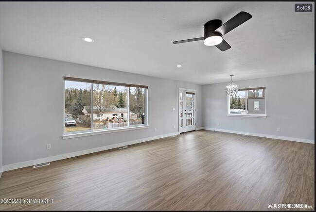 Building Photo - Beautiful 3 Bedroom 2 Bath Home - Close to...
