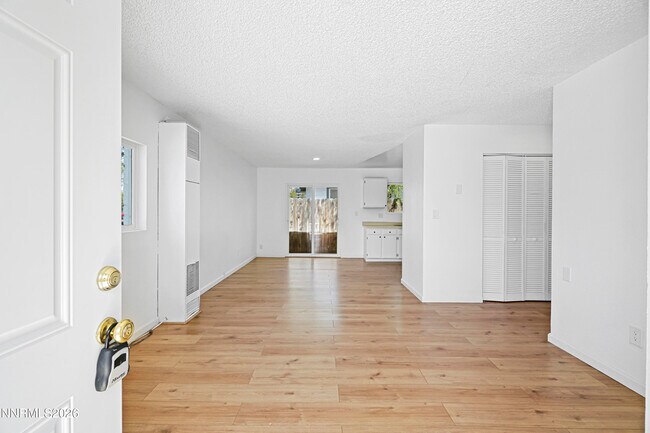 Foto del edificio - 535 Churchill St