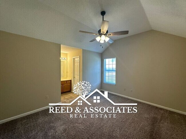 Foto del edificio - Charming Southeast Home Located on Corner ...