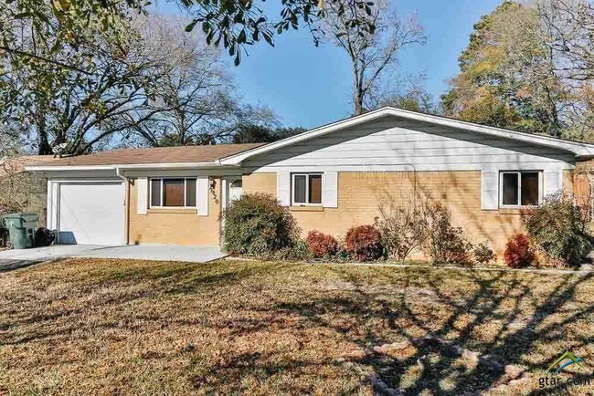 Building Photo - 2420 Terilinga Dr