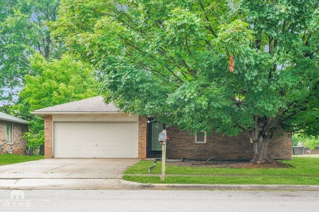 Building Photo - 1206 W McGee St