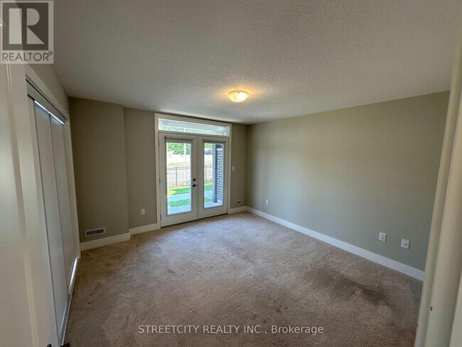 Building Photo - 177 Edgevalley Rd