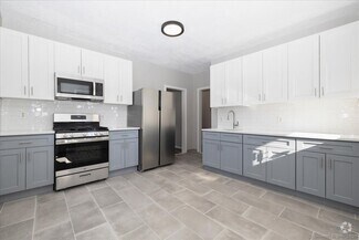 Building Photo - 45 Cowles St