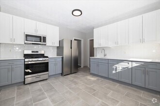 Building Photo - 45 Cowles St
