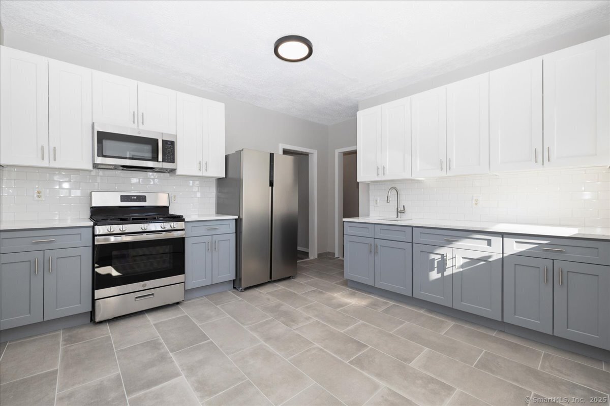 Primary Photo - 45-51-51 Cowles St