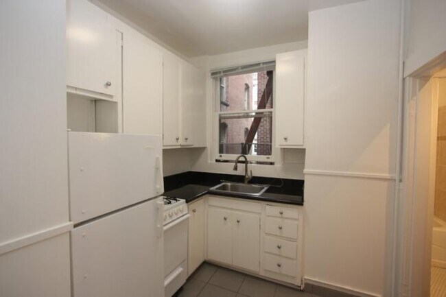 Building Photo - bedroom in San Francisco CA 94109