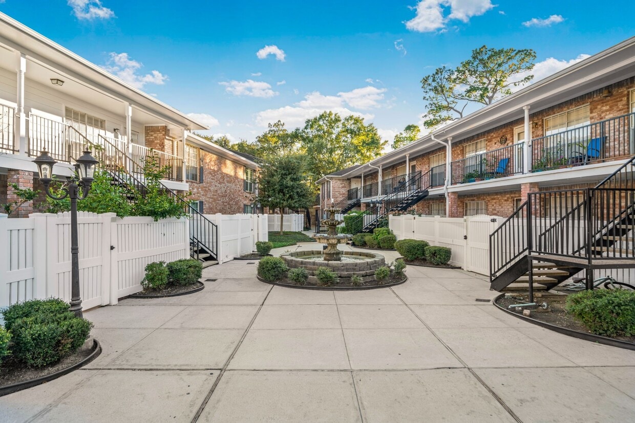 Building Photo - 14333 Memorial Dr