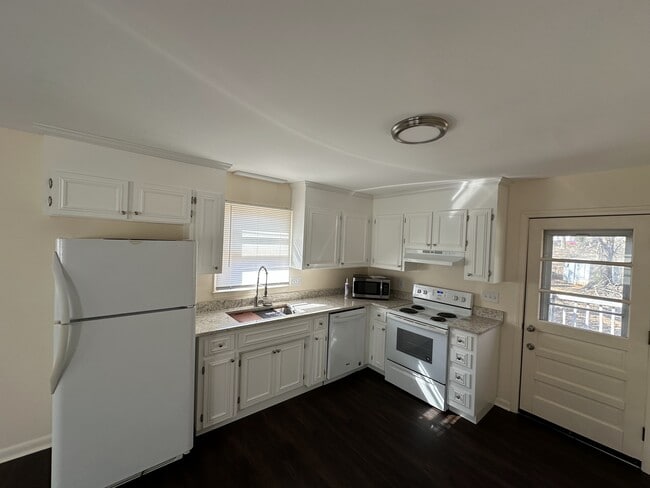 Building Photo - 261 Belcher Rd