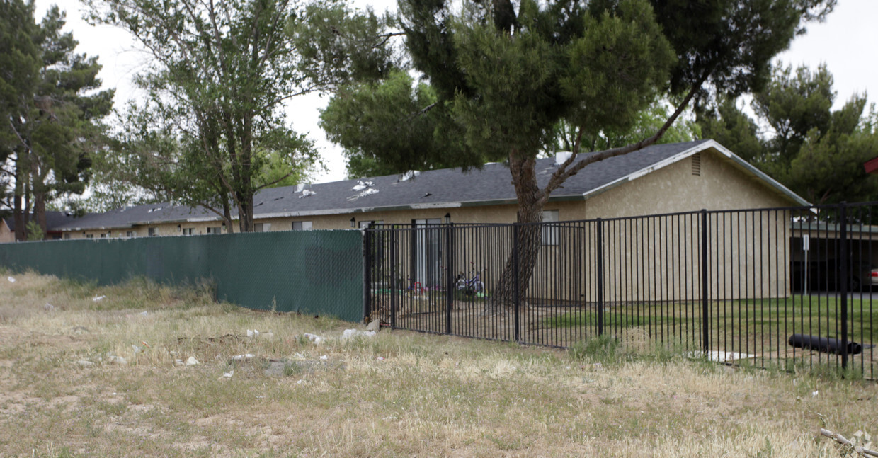 Foto del edificio - Desert View Apartments