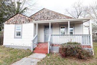 Building Photo - 921 East Ave