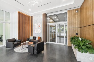 Lobby - 1025 Metro