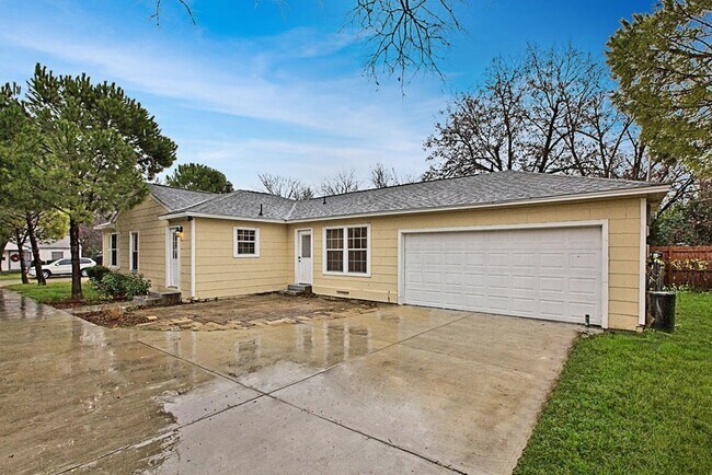 Foto del edificio - Near Downtown Plano