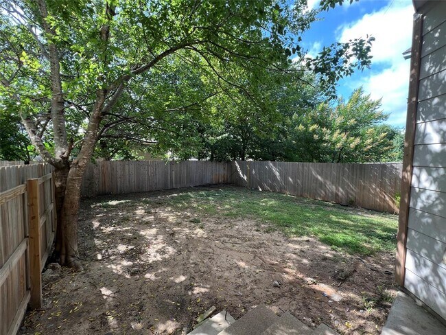 Foto del edificio - 7511 Lazy Creek Dr