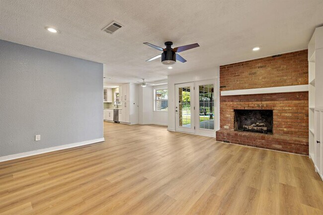 Foto del edificio - 908 Hollybluff St