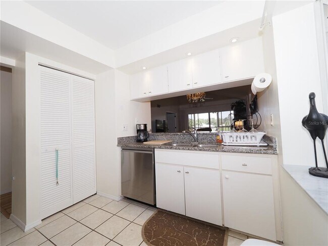 Building Photo - 427 Cerromar Ln