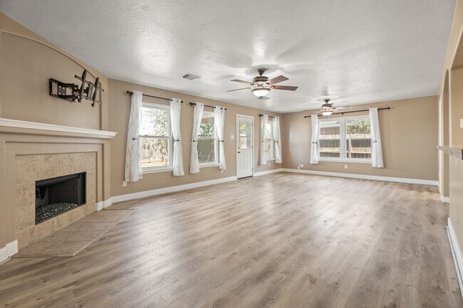Foto del edificio - 5817 Vineyard Hill Dr