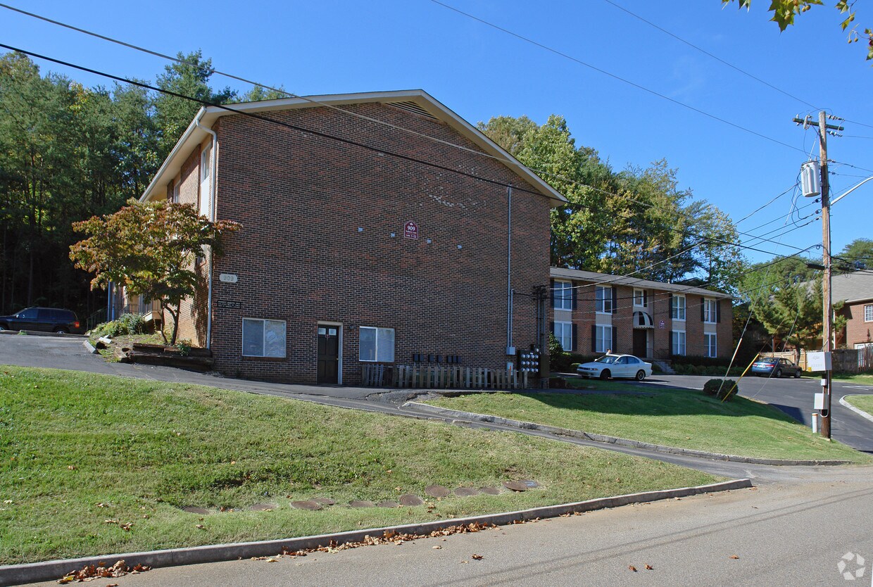 Building Photo - 905 Teaberry Ln