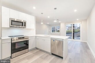 Building Photo - 3449 Scotts Ln