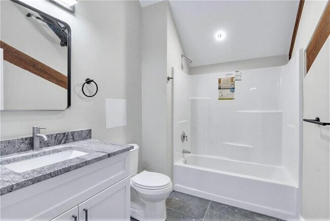 Foto del edificio - 72 Kendrick Ave