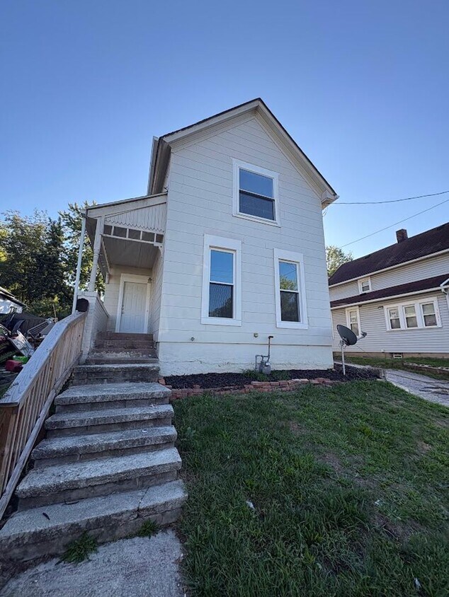 Foto principal - Three bedroom one bathroom home for rent
