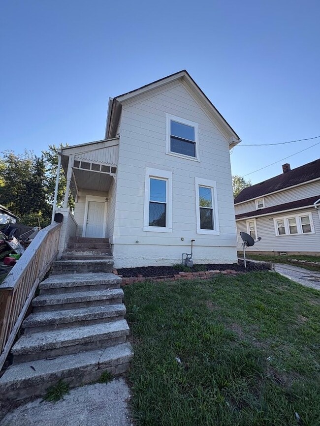 Building Photo - 1027 Yale St