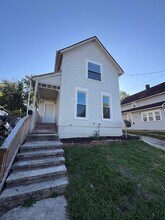 Building Photo - 1027 Yale St