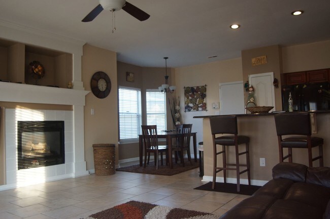 Building Photo - 1212 Raynor Dr