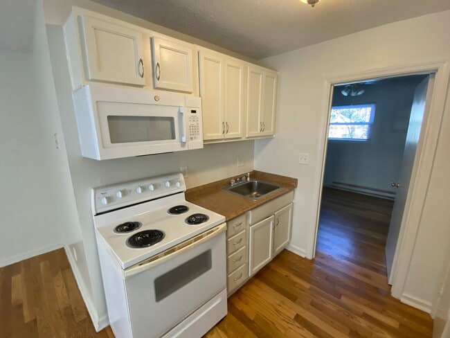 Building Photo - Ground Floor Renovated Apartment - Walk to Duke, Downtown or Durham Co-op Market!