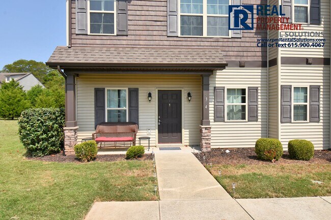 Foto del edificio - Wonderful 3BD end unit townhome! Washer and Dryer included; Triple Blackman Schools!