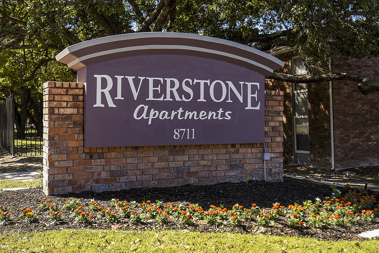 ¡Bienvenido! - Riverstone Apartments