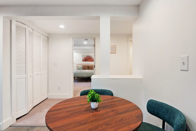 Foto del edificio - 9438 N Portsmouth Ave