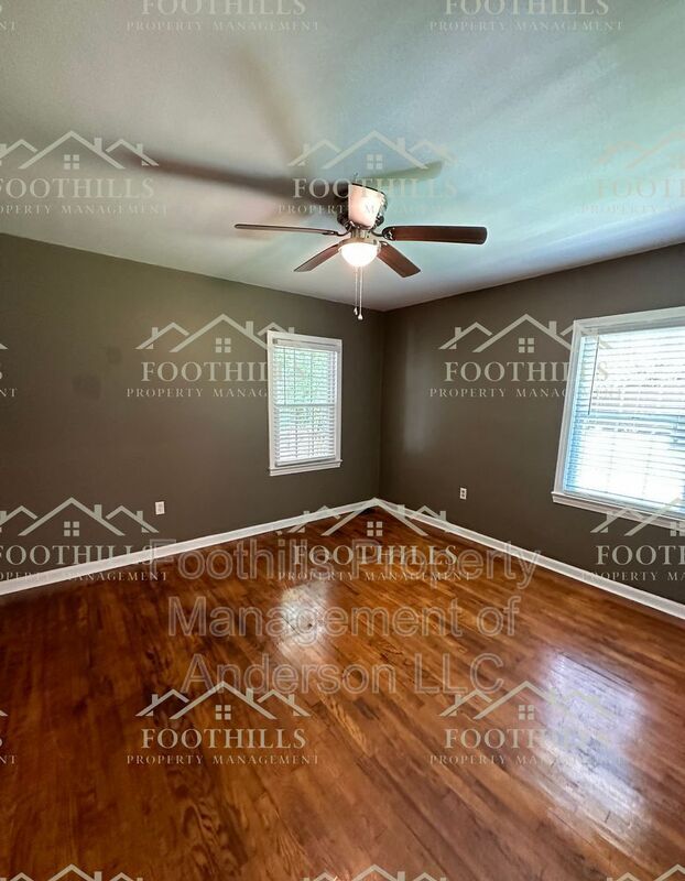 Building Photo - 407 Pine Hill Ln