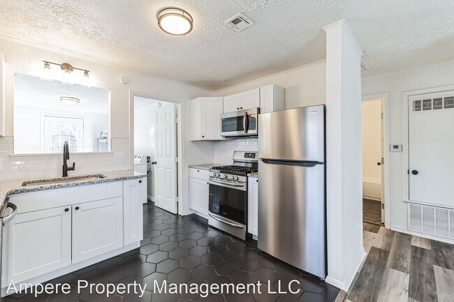 Building Photo - 3 br, 1 bath House - 113 N Giles Rd