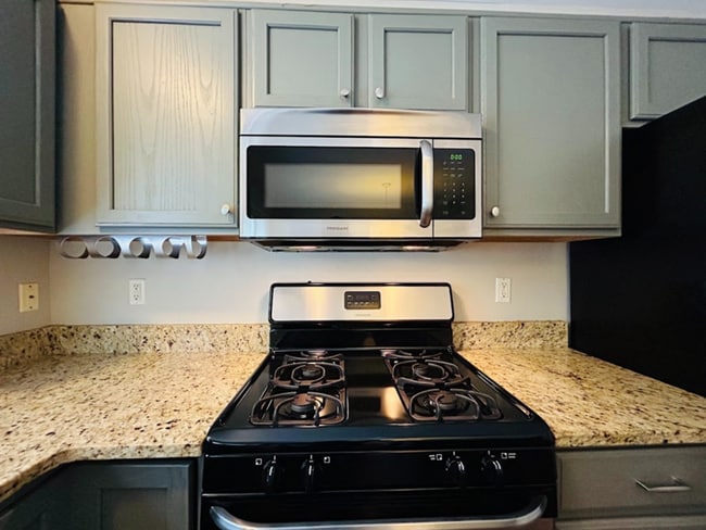 Building Photo - 2049 Stargrass Ct