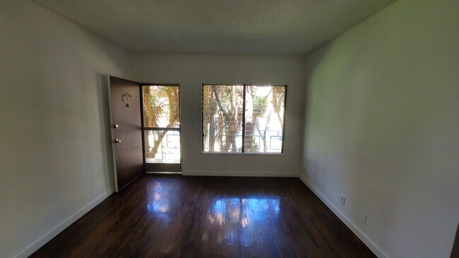 Living Room - 938 N Ogden Dr