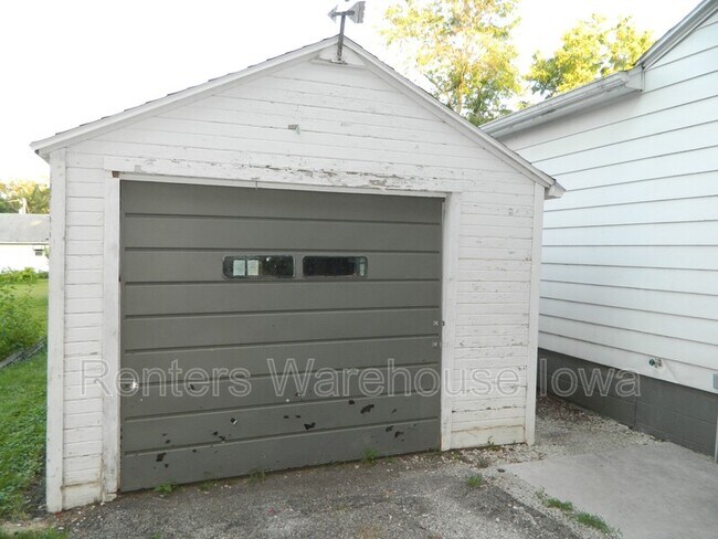 Building Photo - 219 S 14th St
