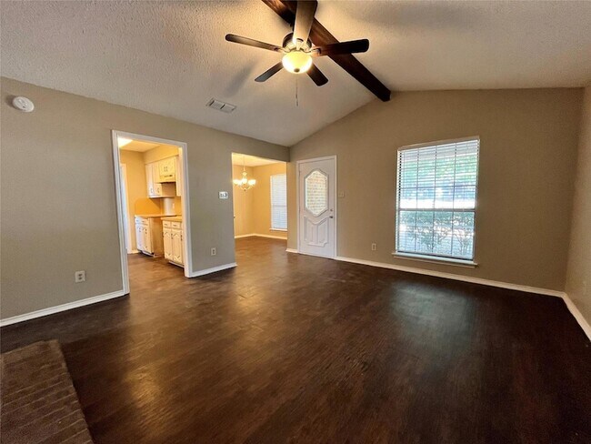 Foto del edificio - 1208 Pin Oak Dr