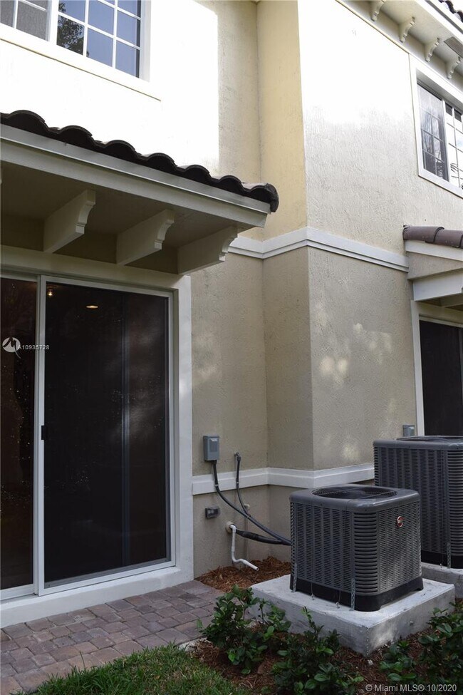 Building Photo - 2764 SW 81st Ter