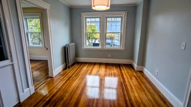 Foto del edificio - 146 Waverley Ave