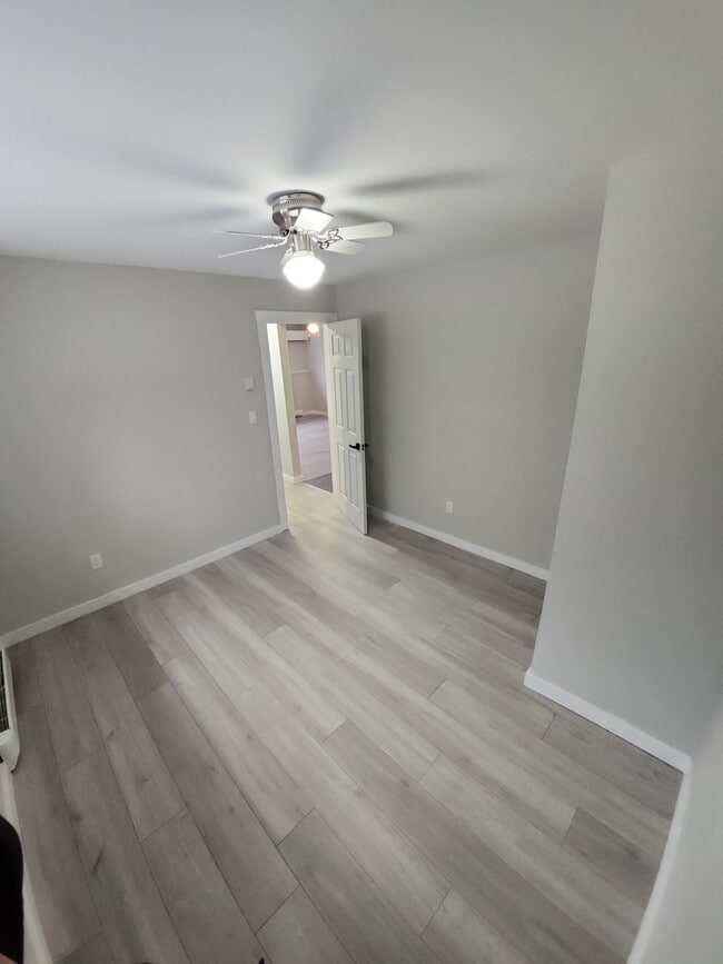 Building Photo - 30 Parkwood Dr