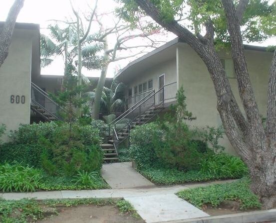 Building Photo - 600 S Oak Knoll Ave