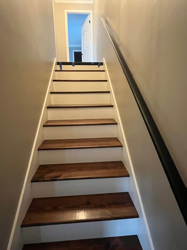 Oak stained stair risers - 445 Brackinhouse Pl