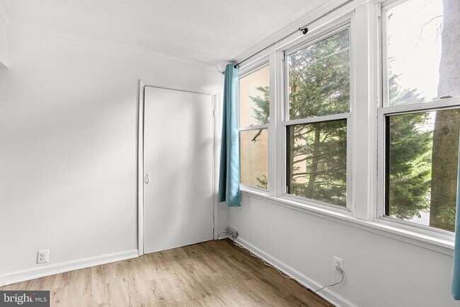 Foto del edificio - 9629 White Acre Rd