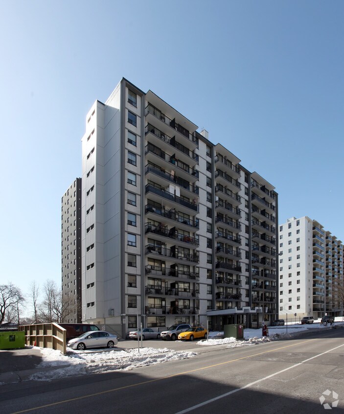 Photo du bâtiment - 75 Cosburn Apartments