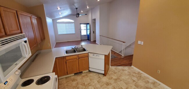 Building Photo - 2ND MONTH FREE FOR LEASE STARTING OCT 16!!